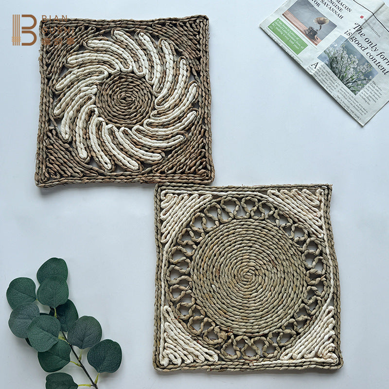 BGS Pastoral style, woven placemats with grass and corn husk, thickened square flower mats, simple hand-made heat insulation and anti-scalding mats, pack of 5