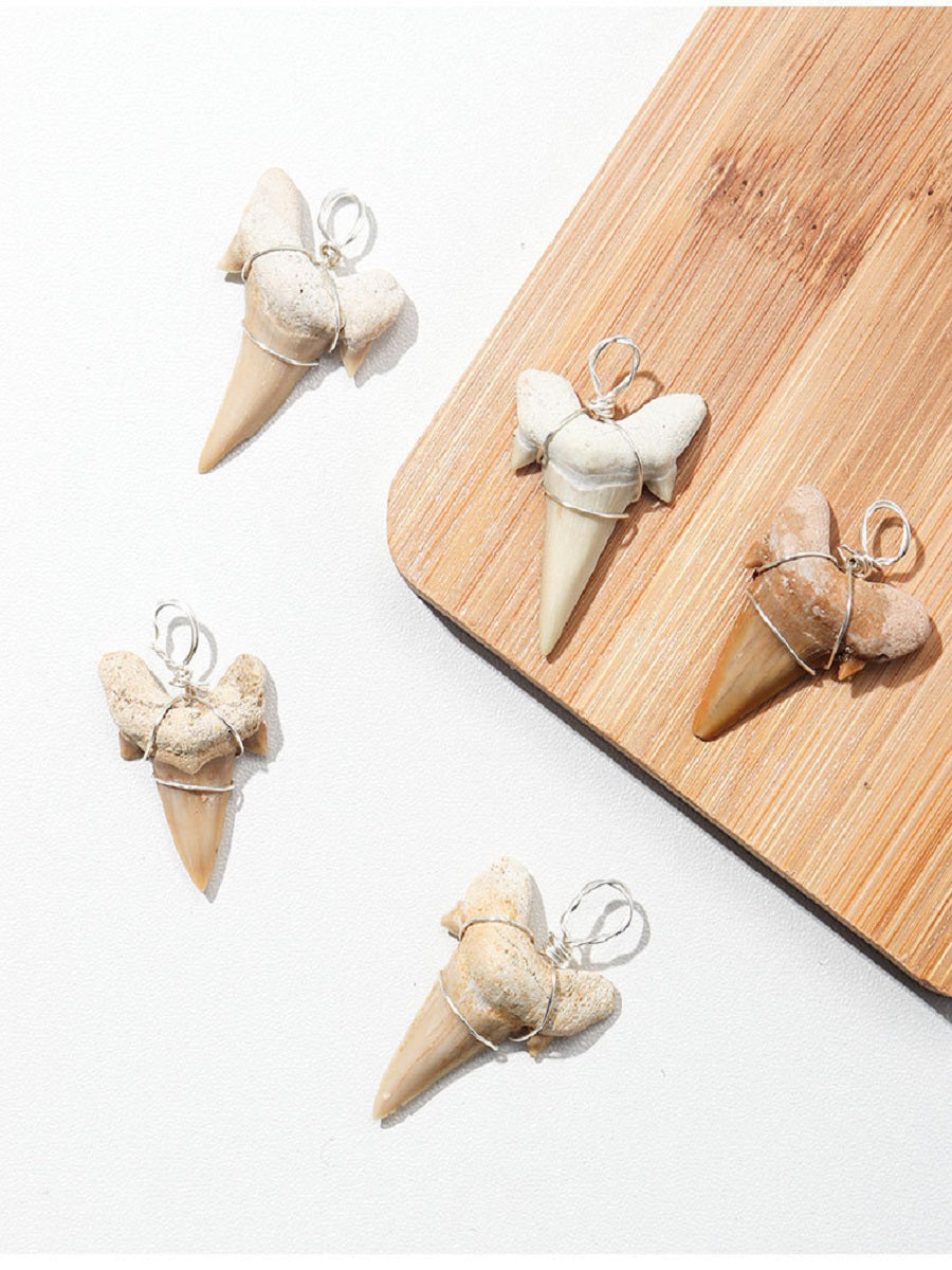 APENG Handmade silver silk pendant with Moroccan shark tooth