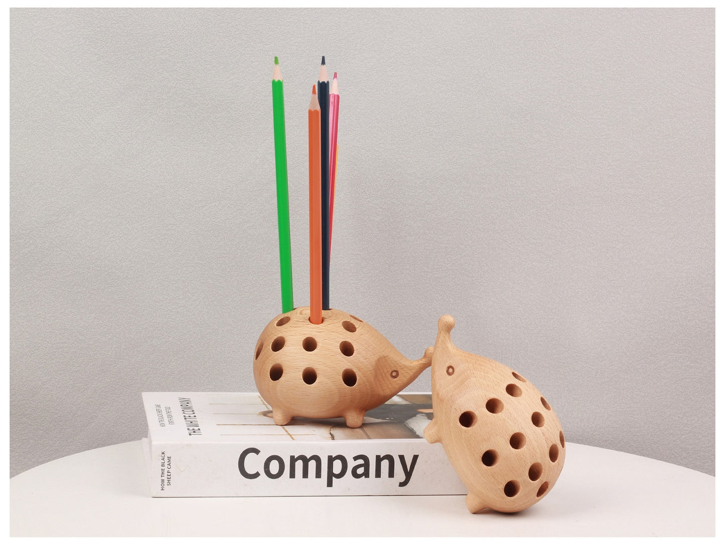 VKXK Nordic style beech/sapele hedgehog pen holder, solid wood handicraft ornaments