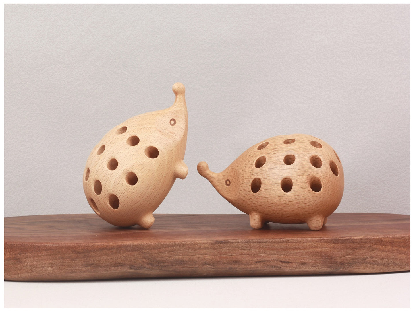 VKXK Nordic style beech/sapele hedgehog pen holder, solid wood handicraft ornaments