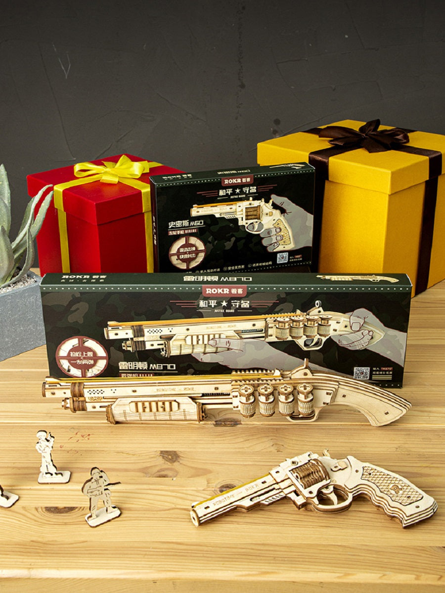 Rokr revolver Smith M60/Remington shotgun M870, made of wooden parts, can be used for shooting, handmade weapon model