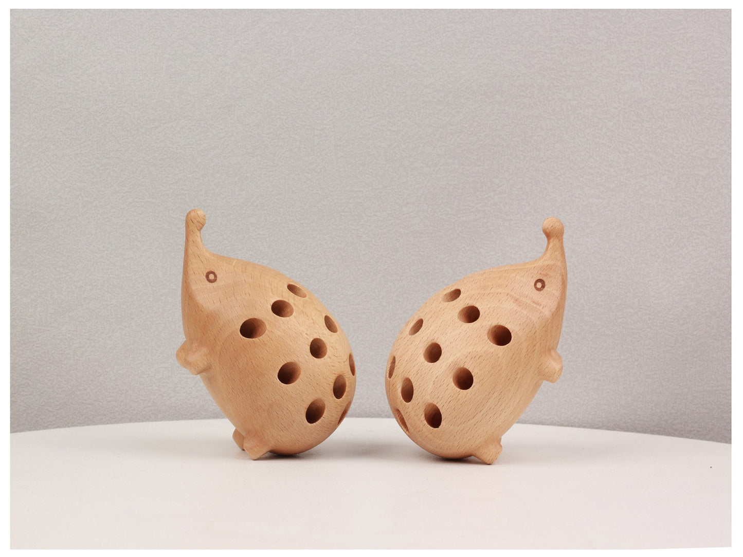VKXK Nordic style beech/sapele hedgehog pen holder, solid wood handicraft ornaments